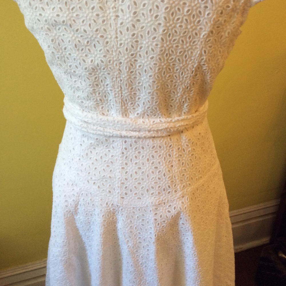 Cute INC White Eyelet Wrap Dress size 8P - Picture 7 of 14
